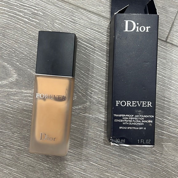 Dior Other - Dior foundation with the box